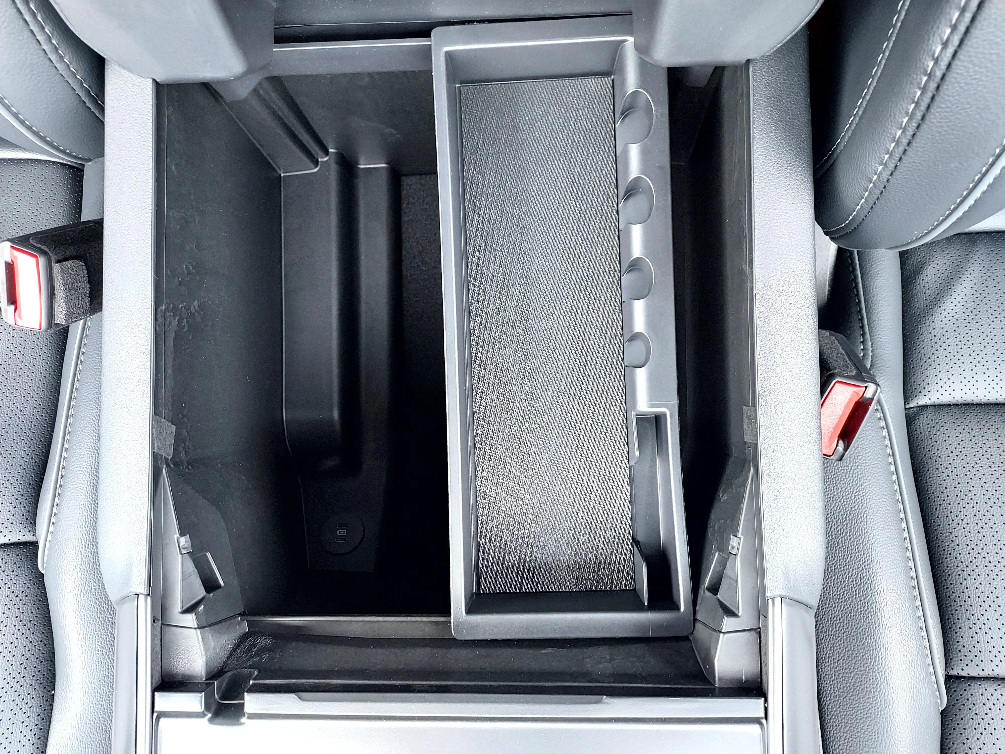 New 2026 Carbonized Gray Metallic Ford LARIAT image 22