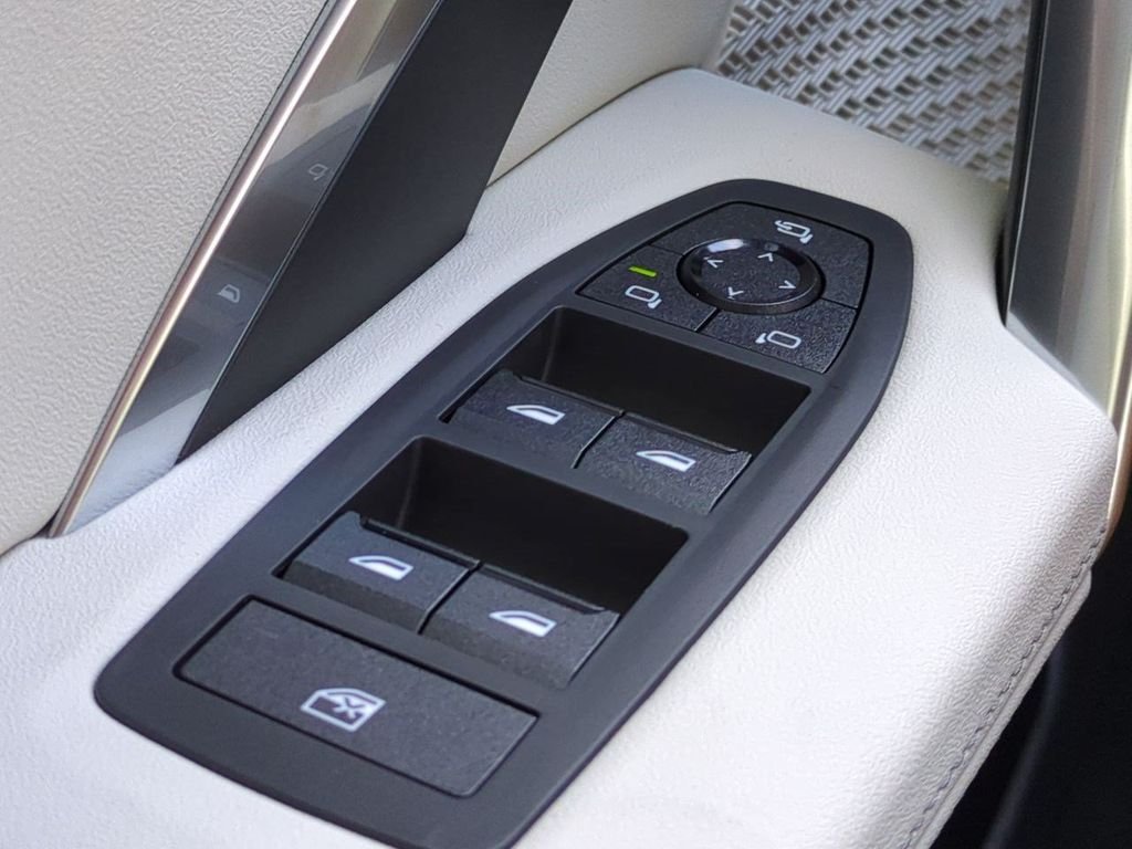 New 2027  BMW xDrive28i image 25