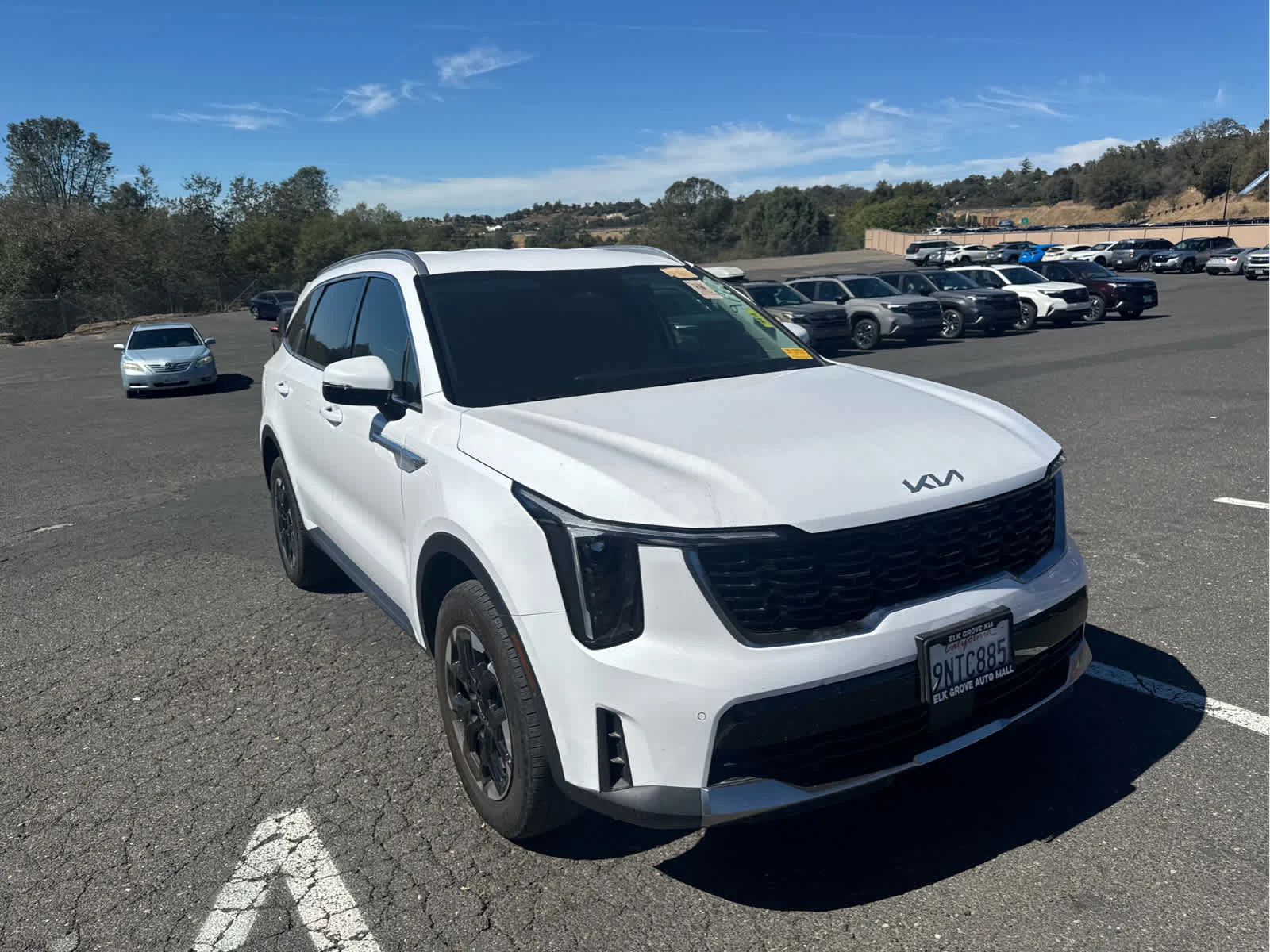 Used 2025 Glacial White Pearl Kia S image 3