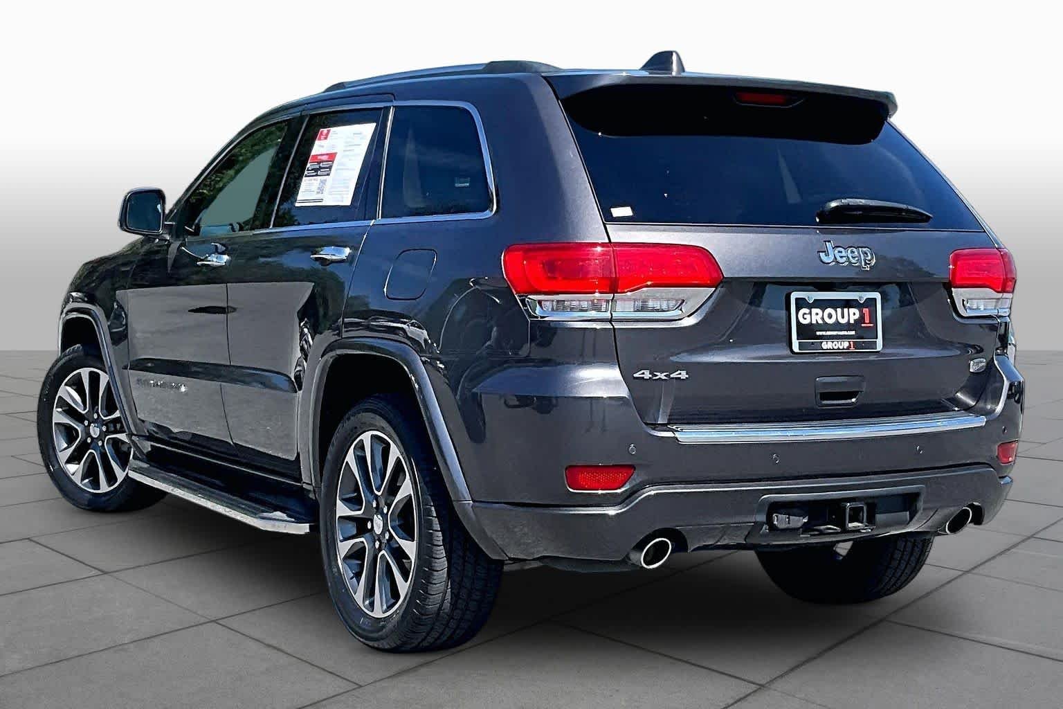 Used 2017 Granite Crystal Metallic Clearcoat Jeep Overland image 12