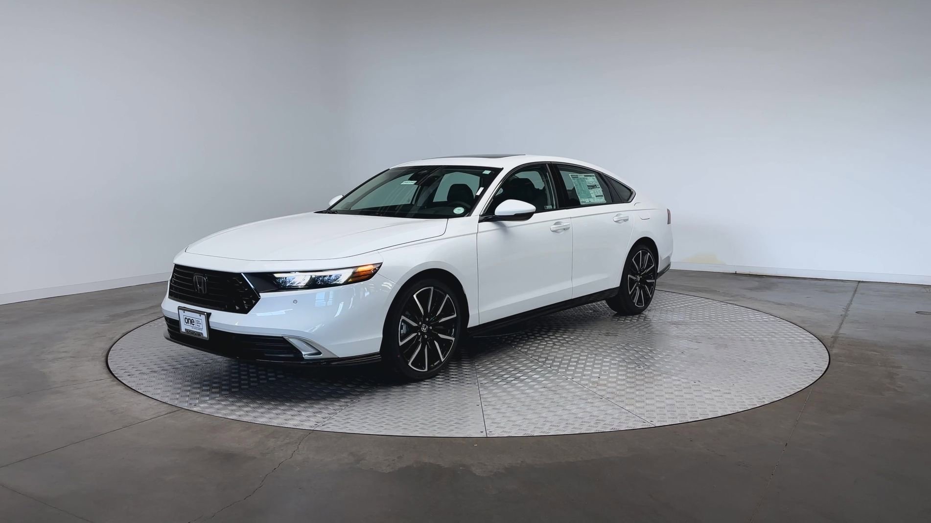 New 2026 Platinum White Pearl Honda Touring image 4