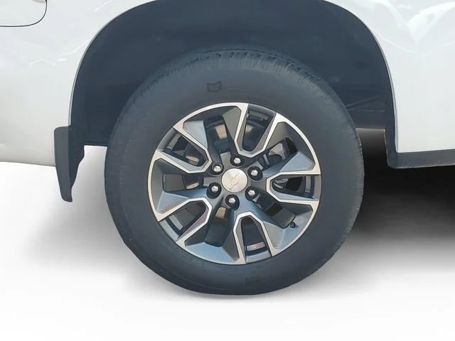 Used 2024 Summit White Chevrolet LT image 31