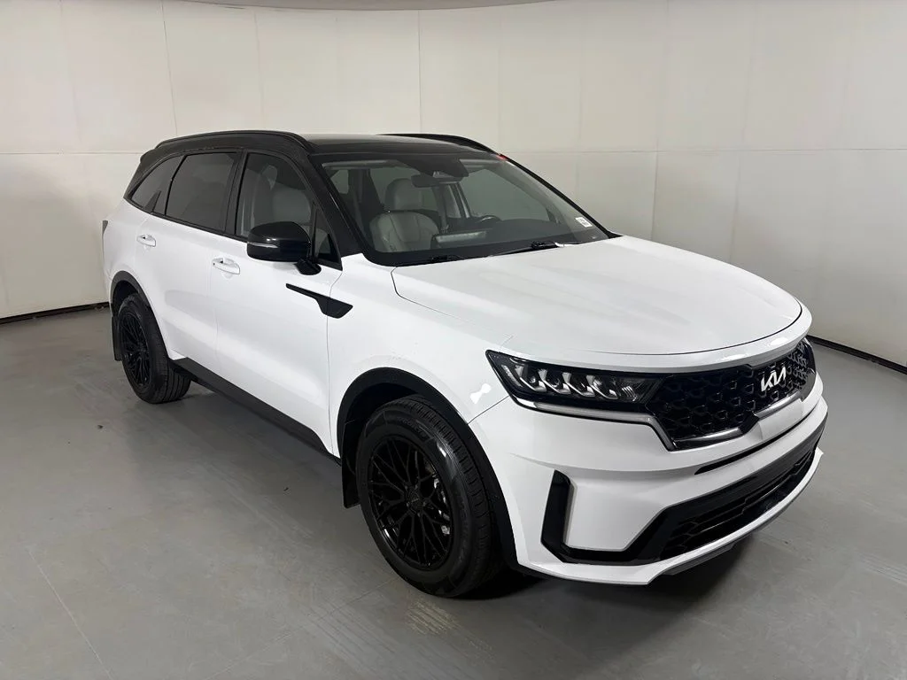 Used 2022 White Kia S image 2