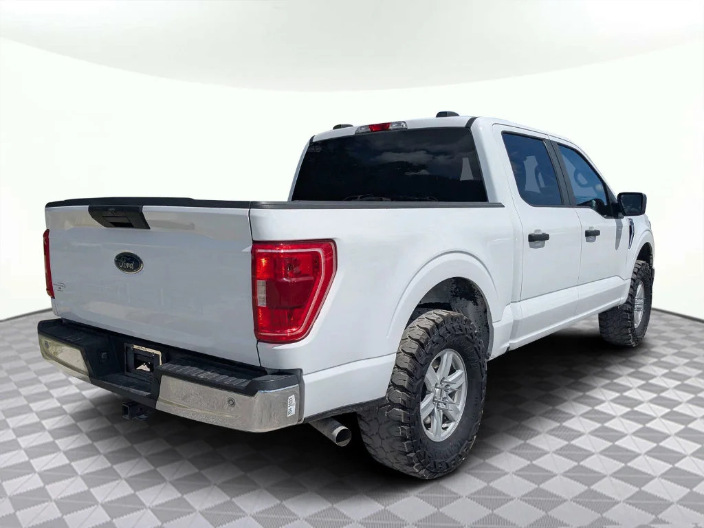 Used 2023 Oxford White Ford XLT image 4