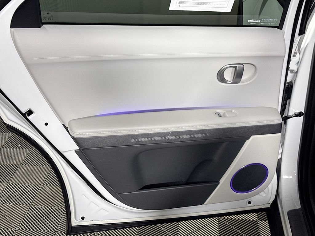 Used 2023 White Hyundai SEL image 19