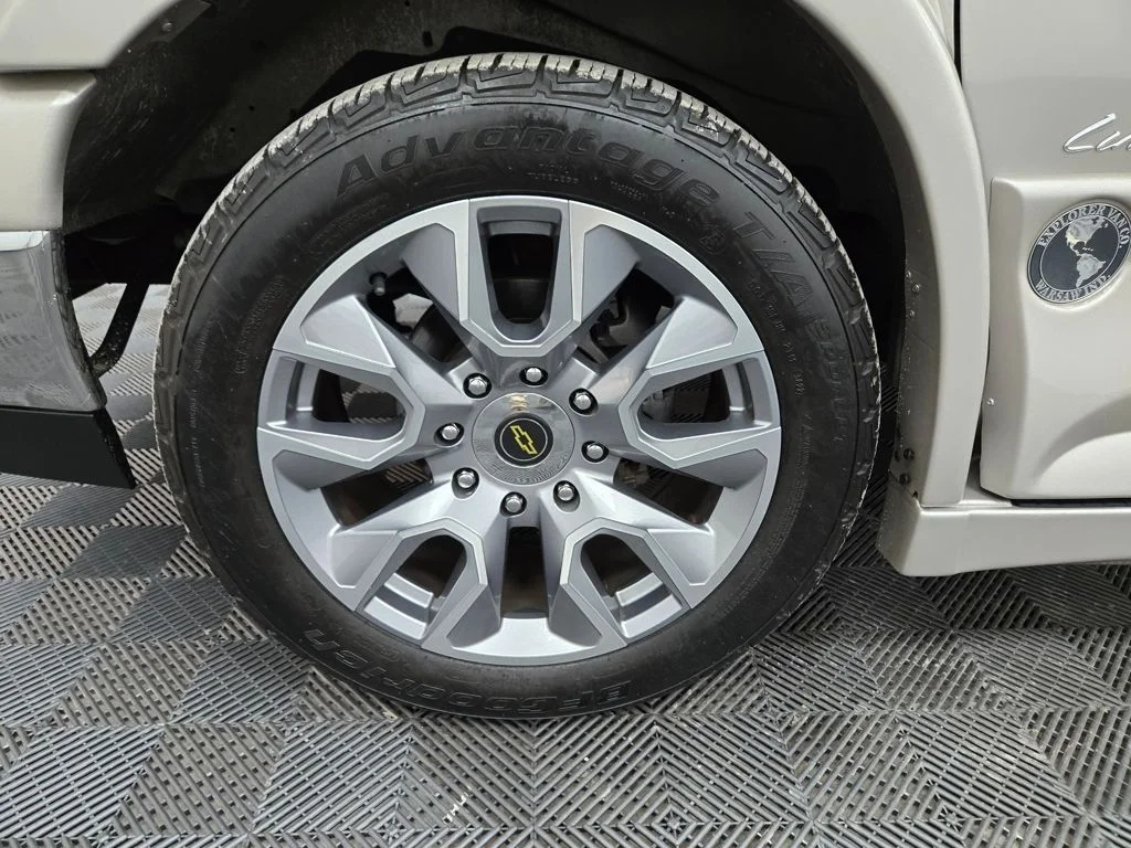 Used 2023 Birch Chevrolet Explorer Limited SE image 15