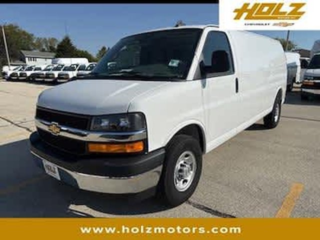 2025 Chevrolet Express Cargo WT