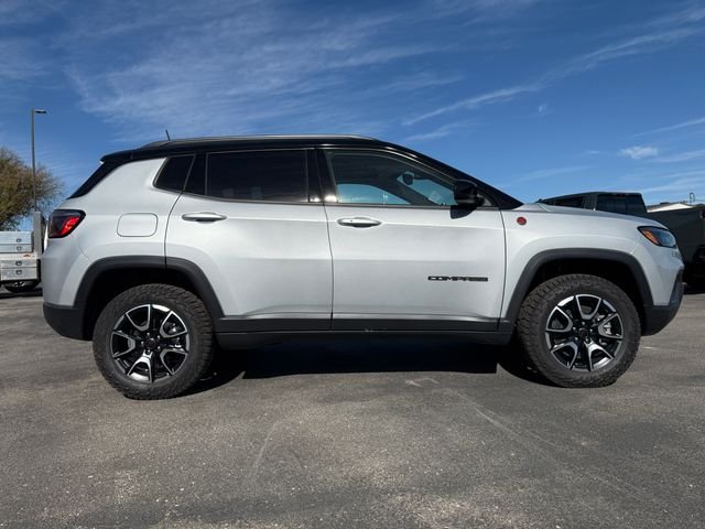 2026 Jeep Compass Trailhawk photo 4