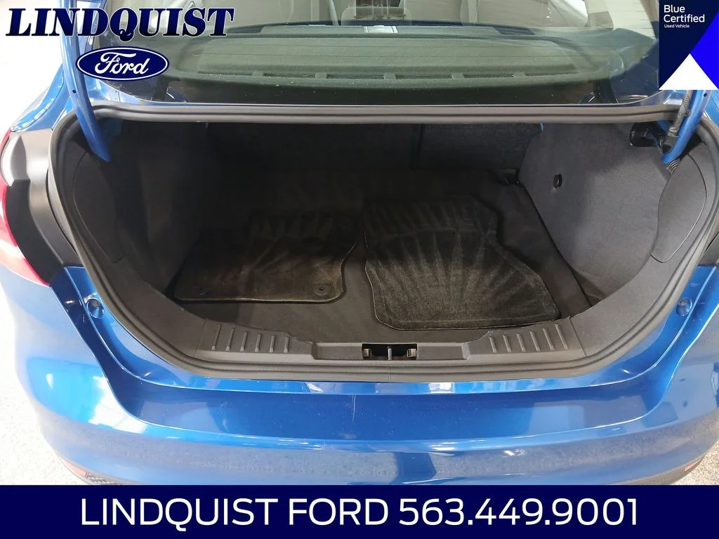 Used 2018 Blue Ford SE image 22