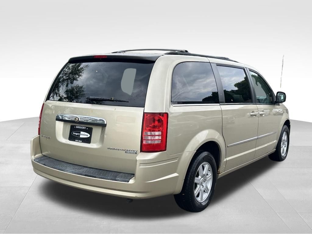 Used 2010 Gold Chrysler Touring image 6