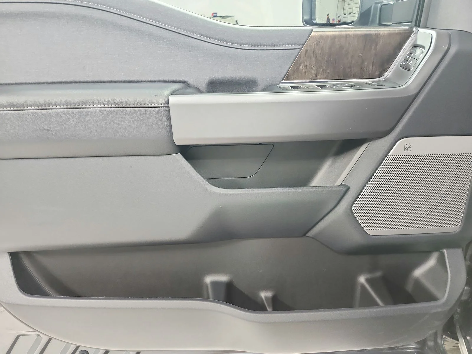 New 2026 Carbonized Gray Metallic Ford F-250® Lariat® image 37