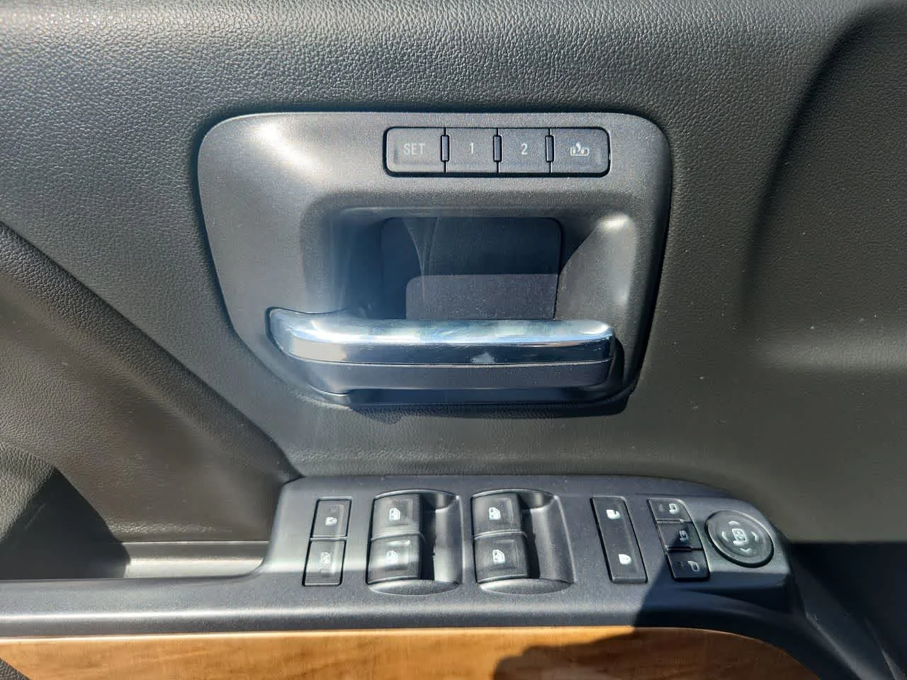 Used 2016 Summit White Chevrolet LTZ image 11