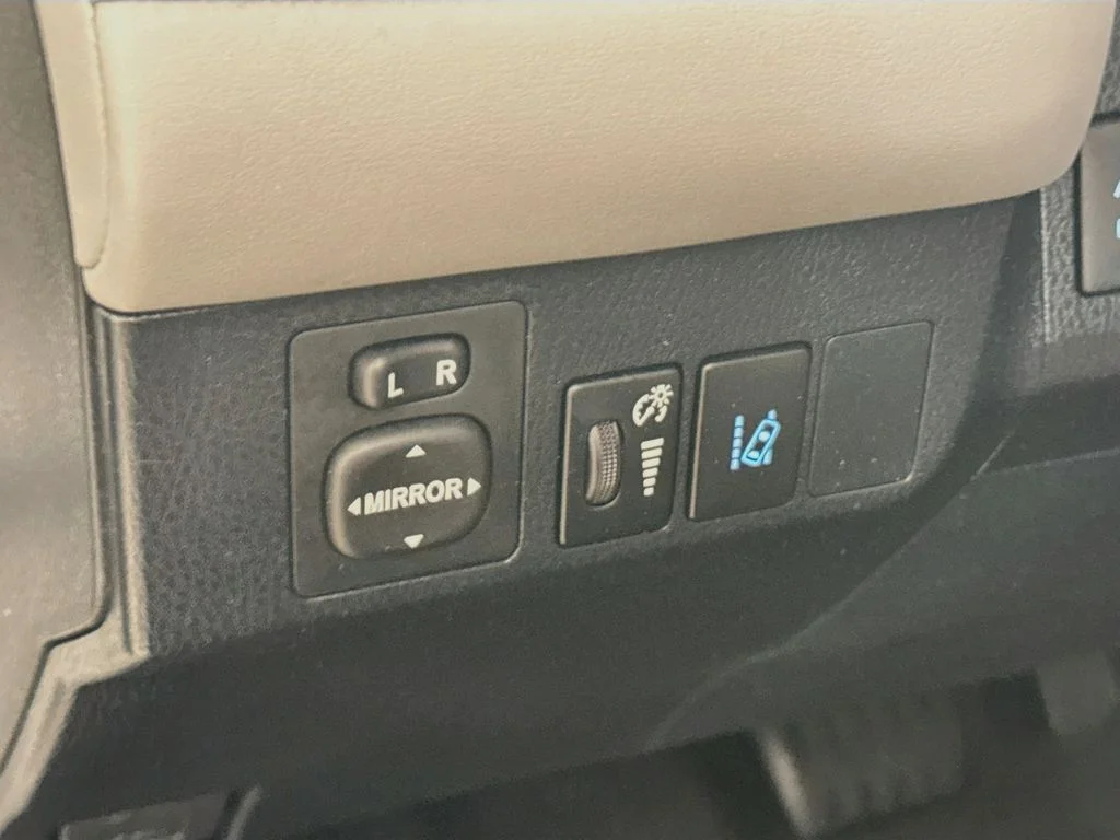 Certified Used 2018 Super White Toyota XLE image 10