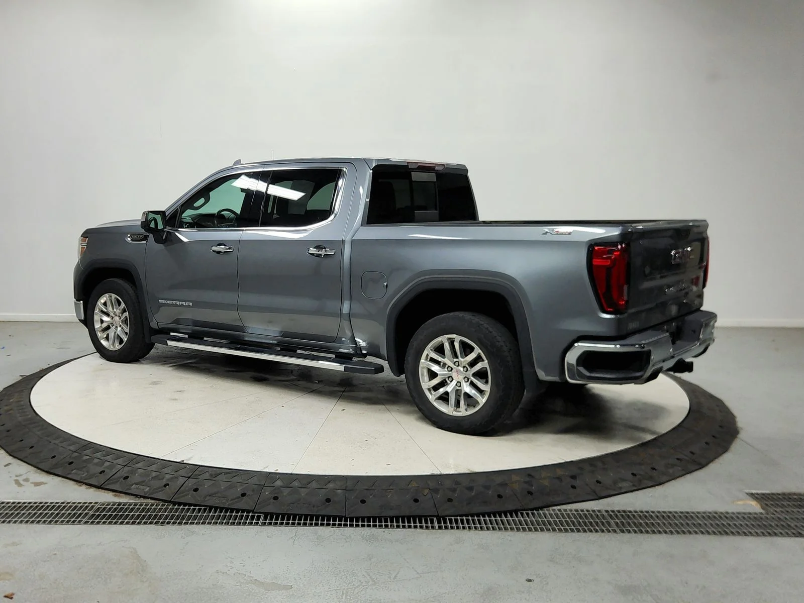 Used 2020 Gray GMC SLT image 6