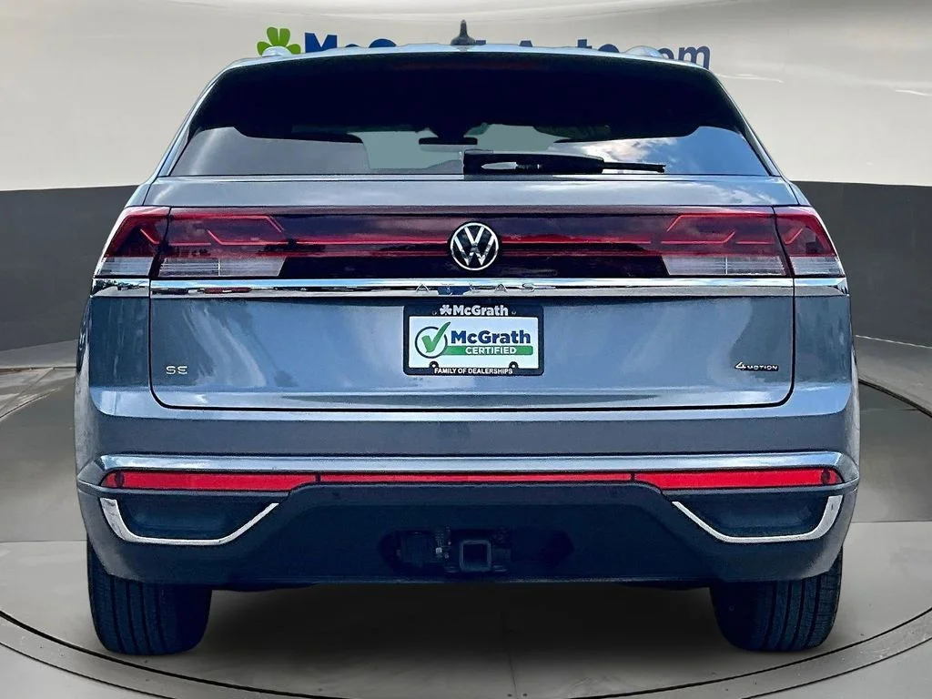 Certified Used 2025  Volkswagen 2.0T SE w/Technology image 6