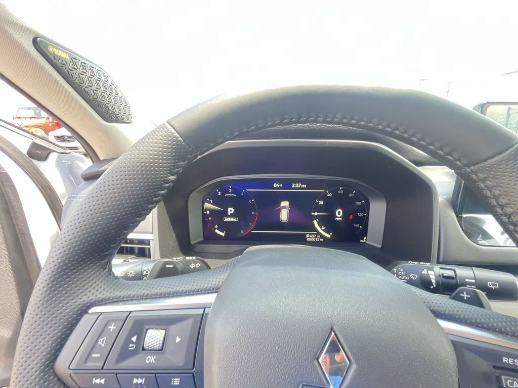 Used 2025 White Mitsubishi SE image 15