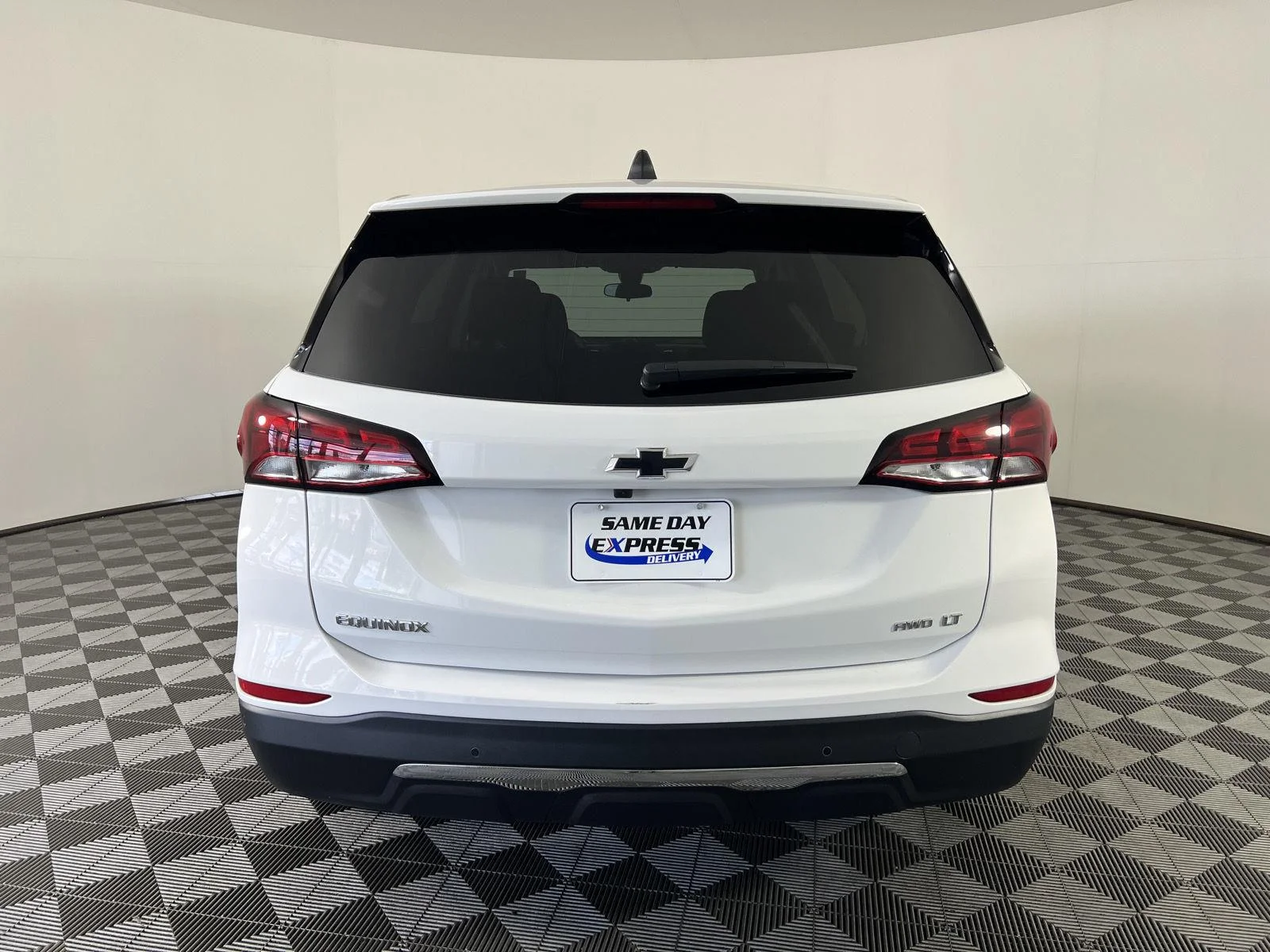 Used 2024 Summit White Chevrolet LT image 26