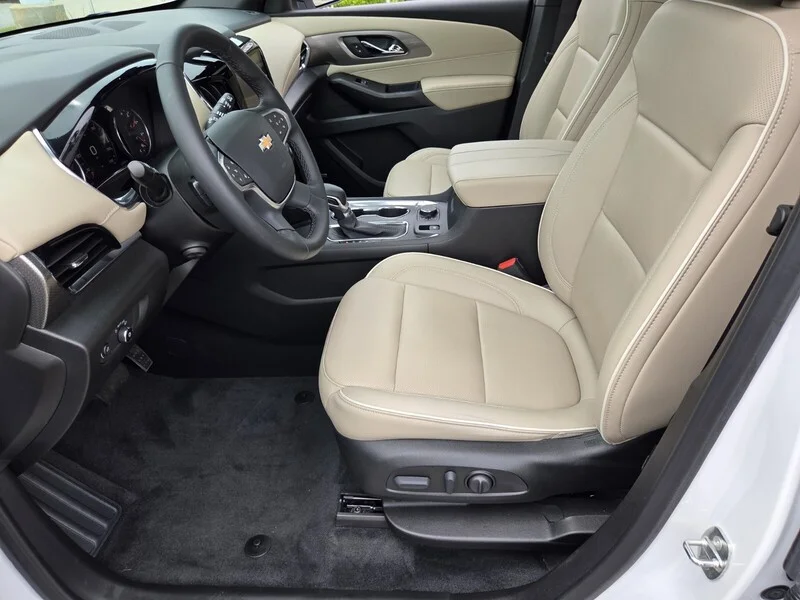Used 2023 Iridescent Pearl Tricoat CHEVROLET AWD 4DR PREMIER image 12