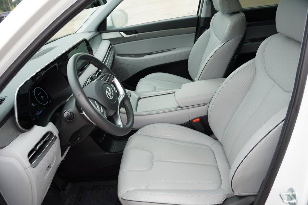 Used 2025 White Hyundai SEL Premium image 15