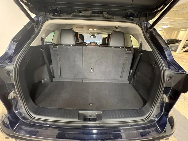 Used 2022  Toyota XLE image 15