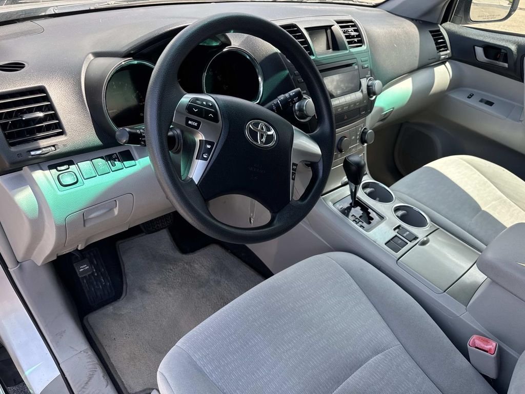 Used 2011 Silver Toyota Base image 17