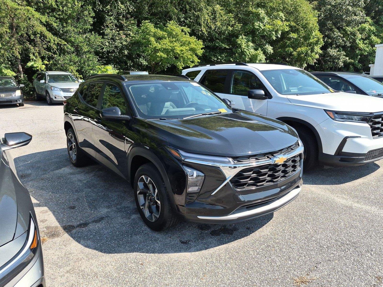 Used 2025 Mosaic Black Metallic Chevrolet LT image 3