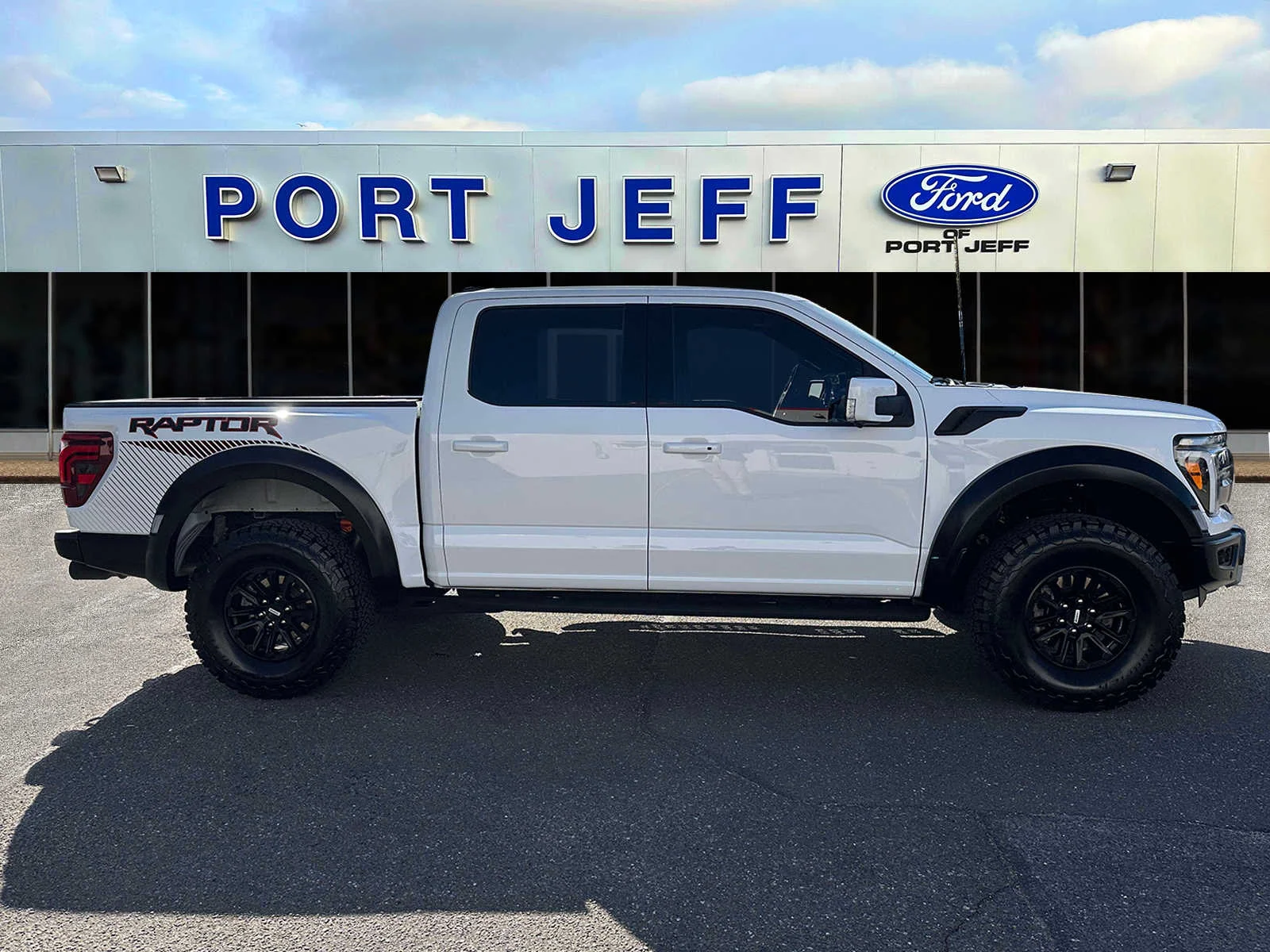 Used 2025 Oxford White Clearcoat Ford Raptor image 5