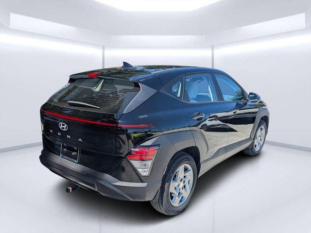 New 2026 Black Hyundai SE FWD image 3