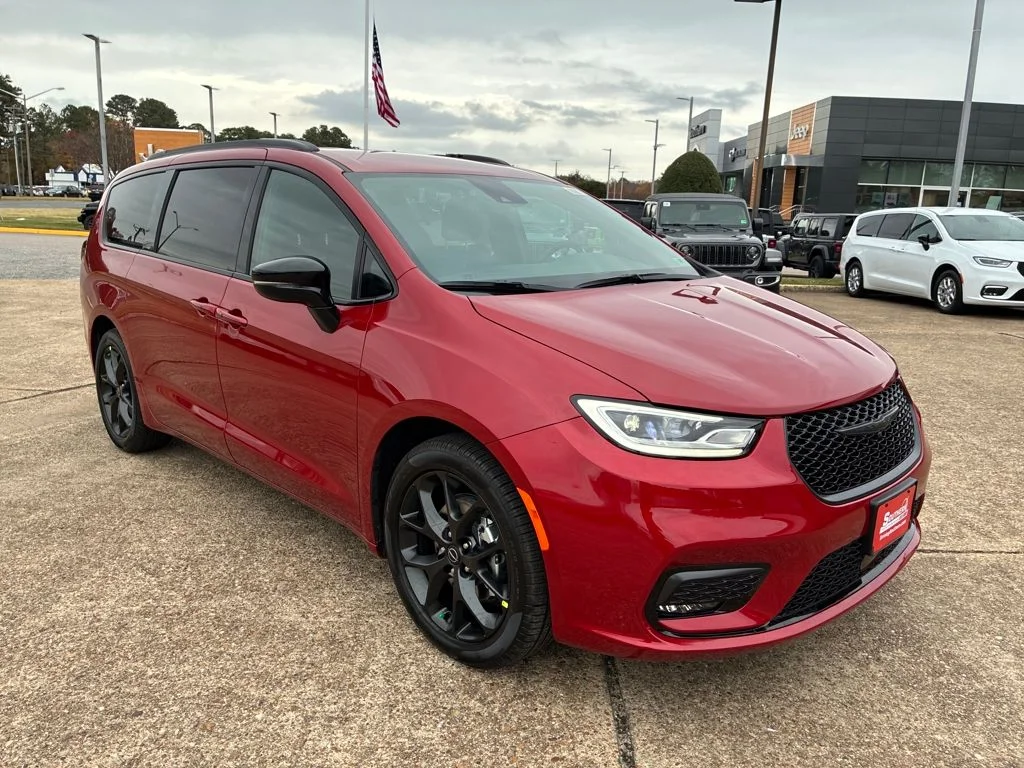 New 2026 Red Hot Pearl-Coat Exterior Paint Chrysler Select image 8