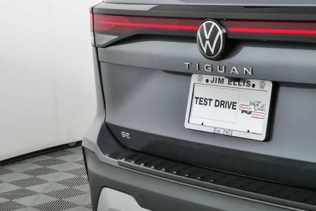 New 2026 Platinum Gray Metallic Volkswagen SE image 34