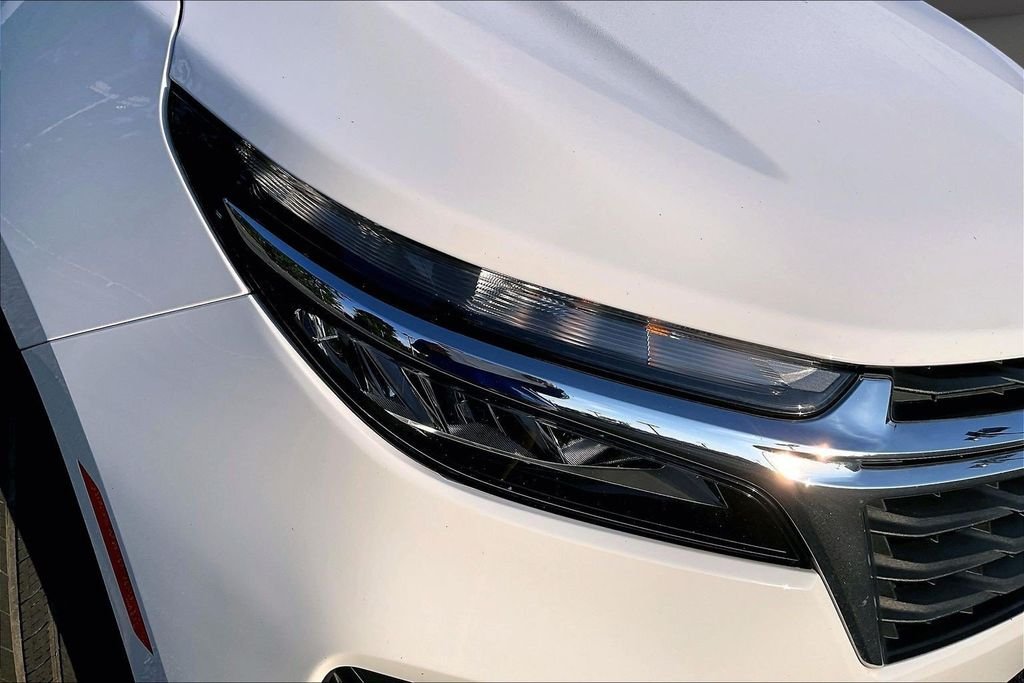 Used 2022 White Chevrolet LS image 35