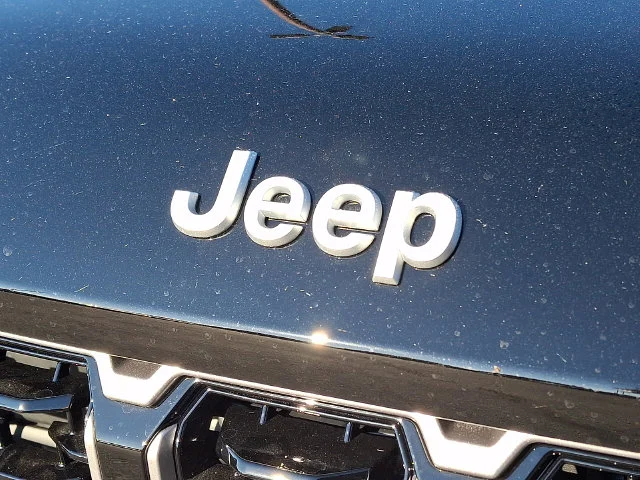 New 2027 Black Jeep Summit image 25