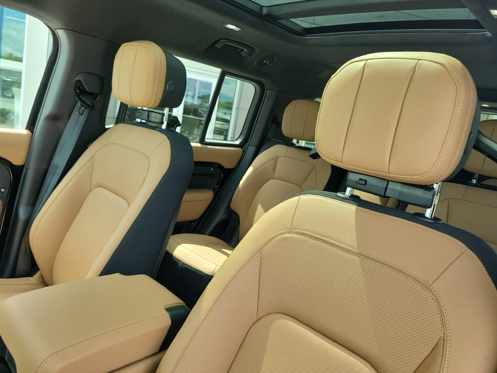 New 2026 Santorini Black Land Rover V8 image 25