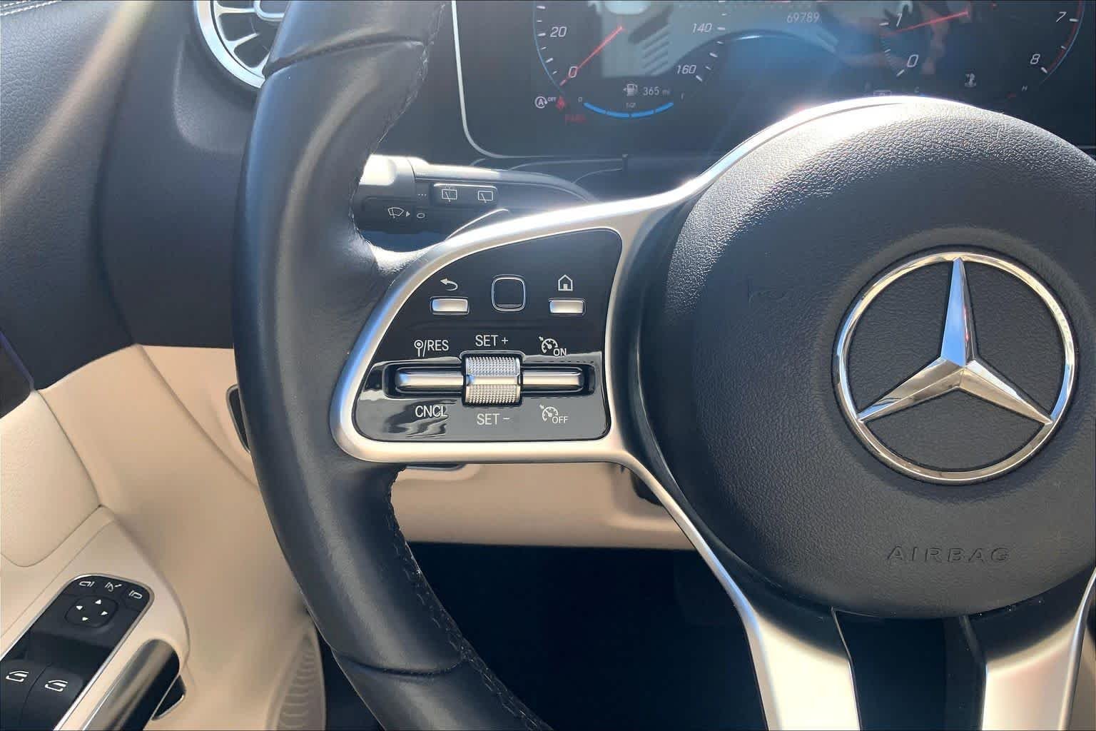 Used 2021 Polar White Mercedes-Benz GLA 250 image 23