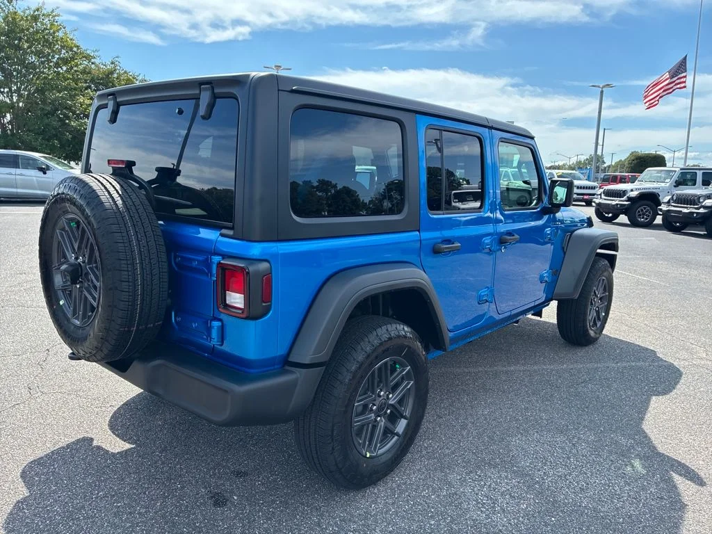 New 2025 Hydro Blue Pearl-Coat Exterior Paint Jeep Sport S image 7