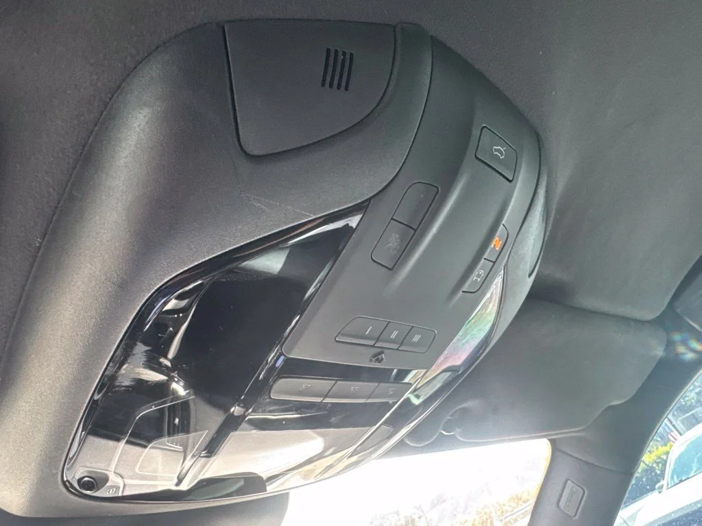 Used 2019 White Maserati Base image 17