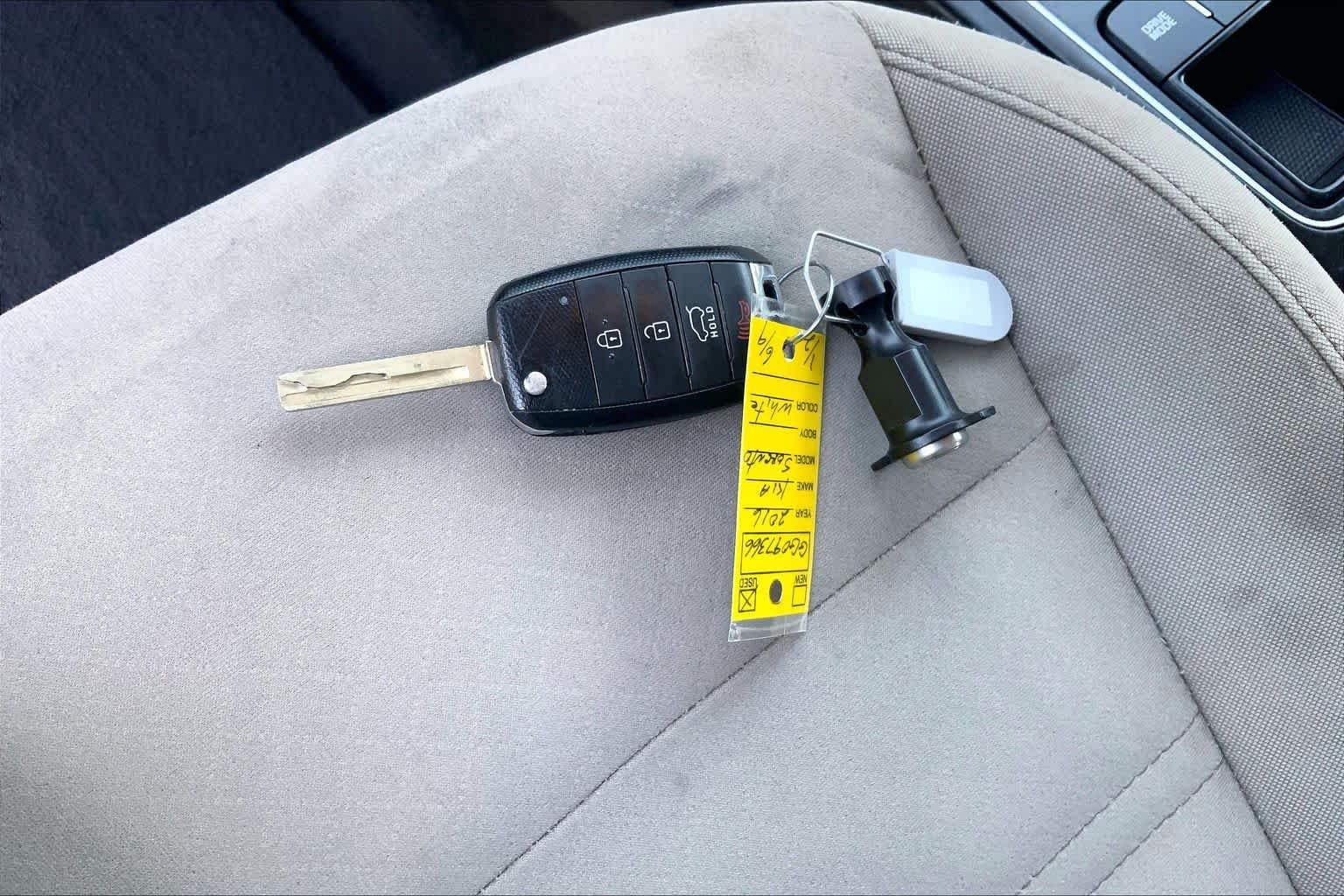 Used 2016 Snow White Pearl Kia LX image 15