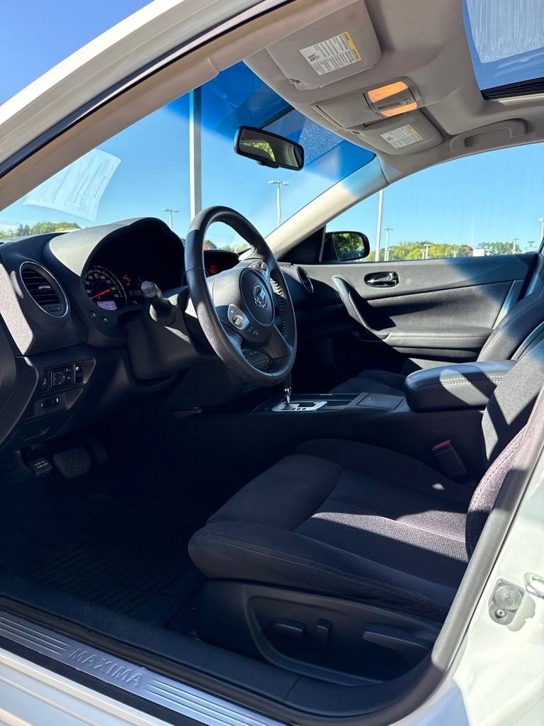 Used 2014 White Nissan 3.5 S image 8