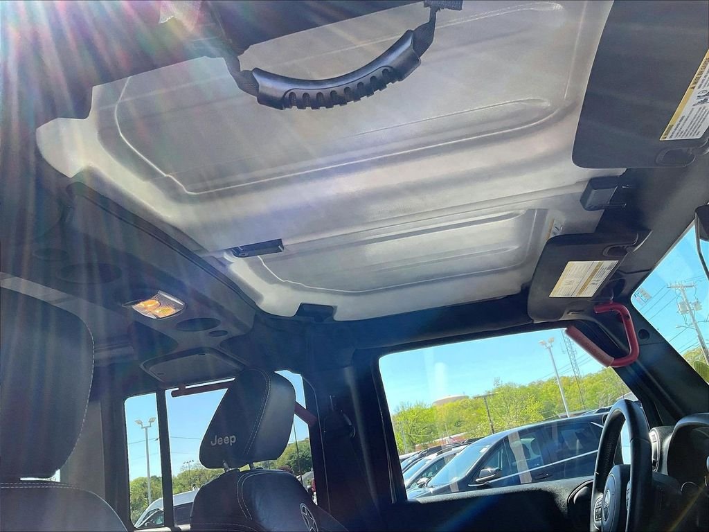 Used 2015 Black Jeep Unlimited Freedom Edition image 22