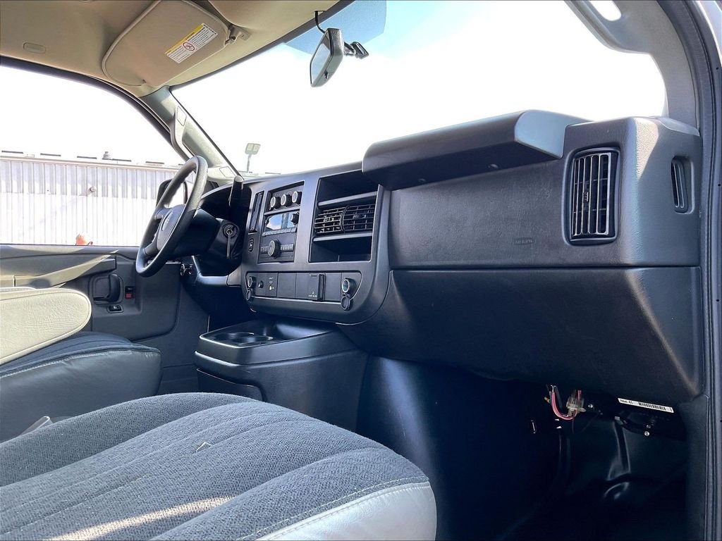 Used 2025 White GMC Work Van image 14