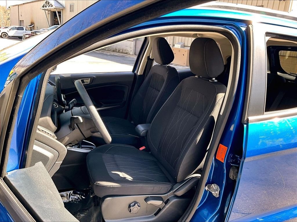 Used 2022 Lightning Blue Metallic Ford SE image 10