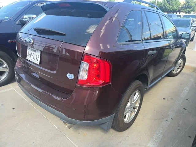 Used 2012 Red Ford SE image 3