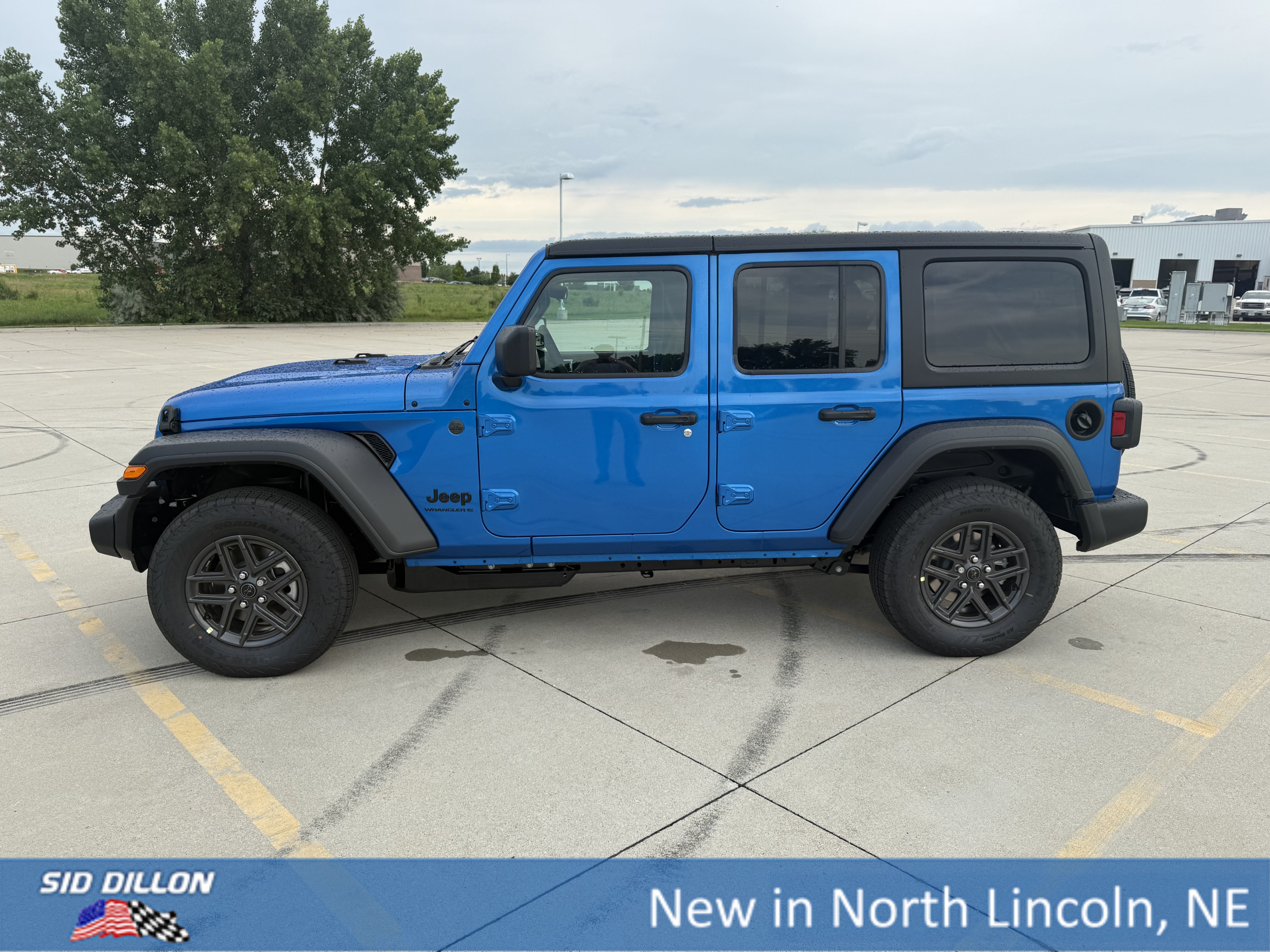 New 2026 Hydro Blue Pearl-Coat Exterior Paint Jeep 4-Door Sport S 4x4 image 2