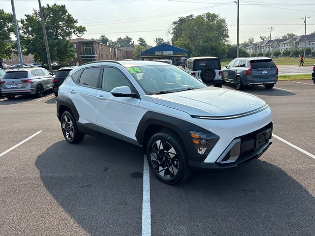 Used 2024 White Hyundai SEL image 2