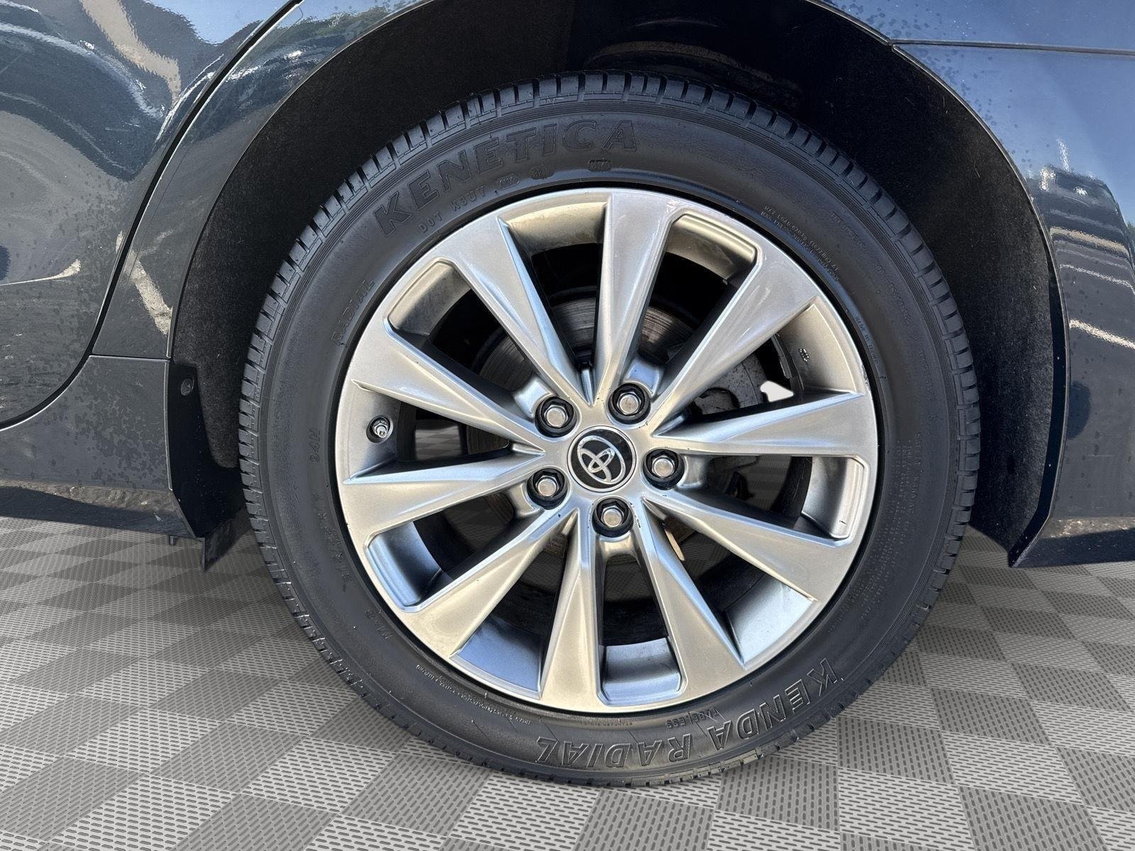 Used 2015 Cosmic Gray Mica Toyota XLE image 13
