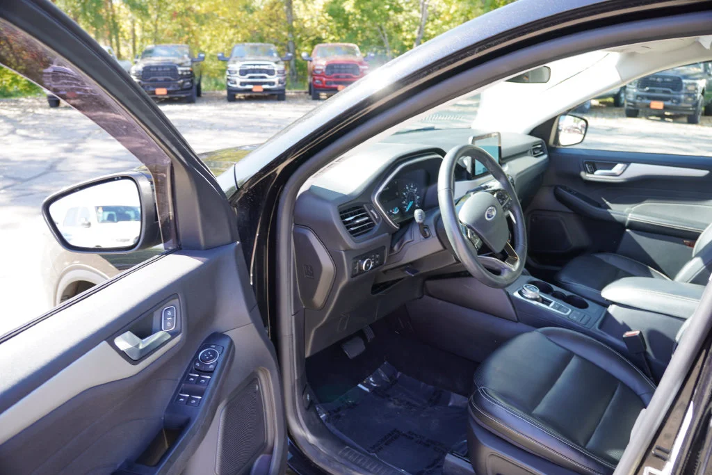Used 2022 Agate Black Metallic Ford SEL image 14