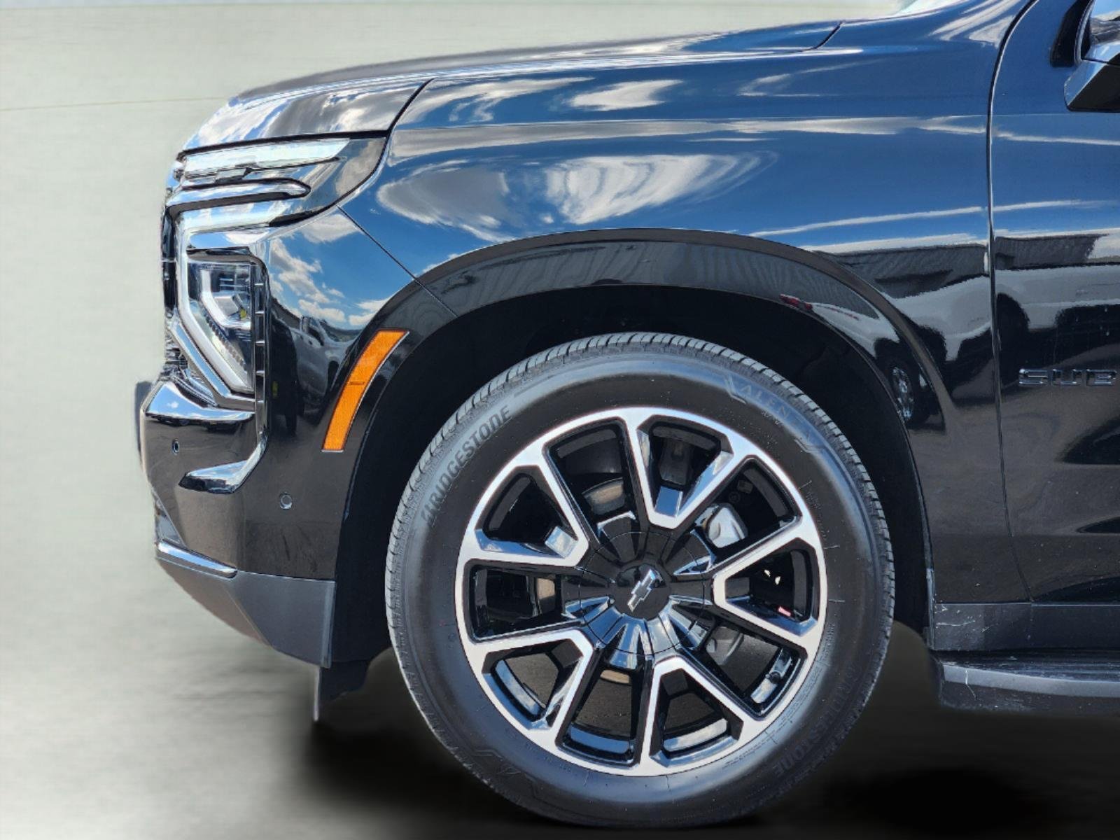2025 Chevrolet Suburban photo 9 of 35