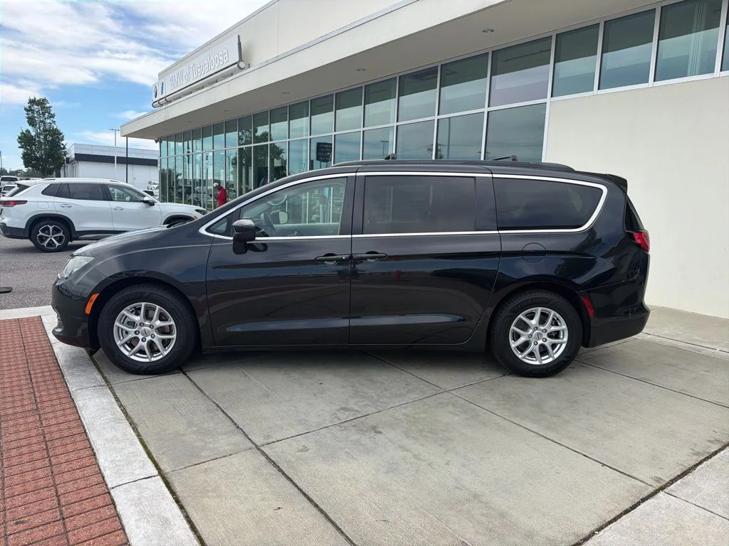 Used 2021 Black Chrysler LXI image 3