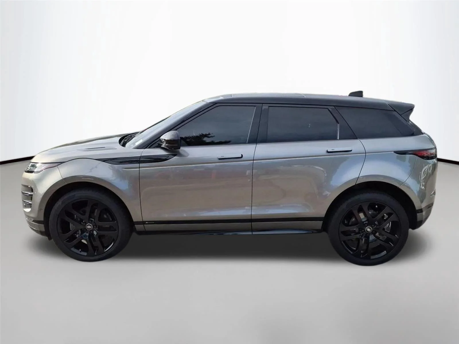 Used 2021 Eiger Grey Metallic Land Rover R-Dynamic SE image 2