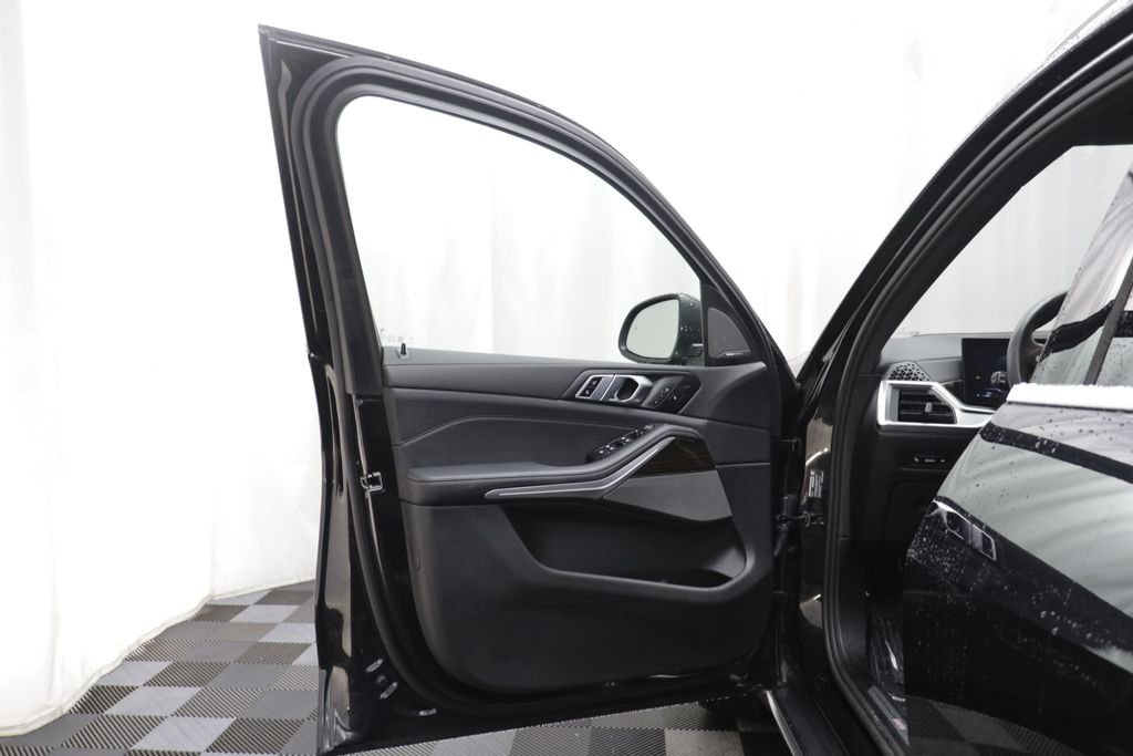 Certified Used 2026 Black Sapphire Metallic BMW xDrive40i image 4